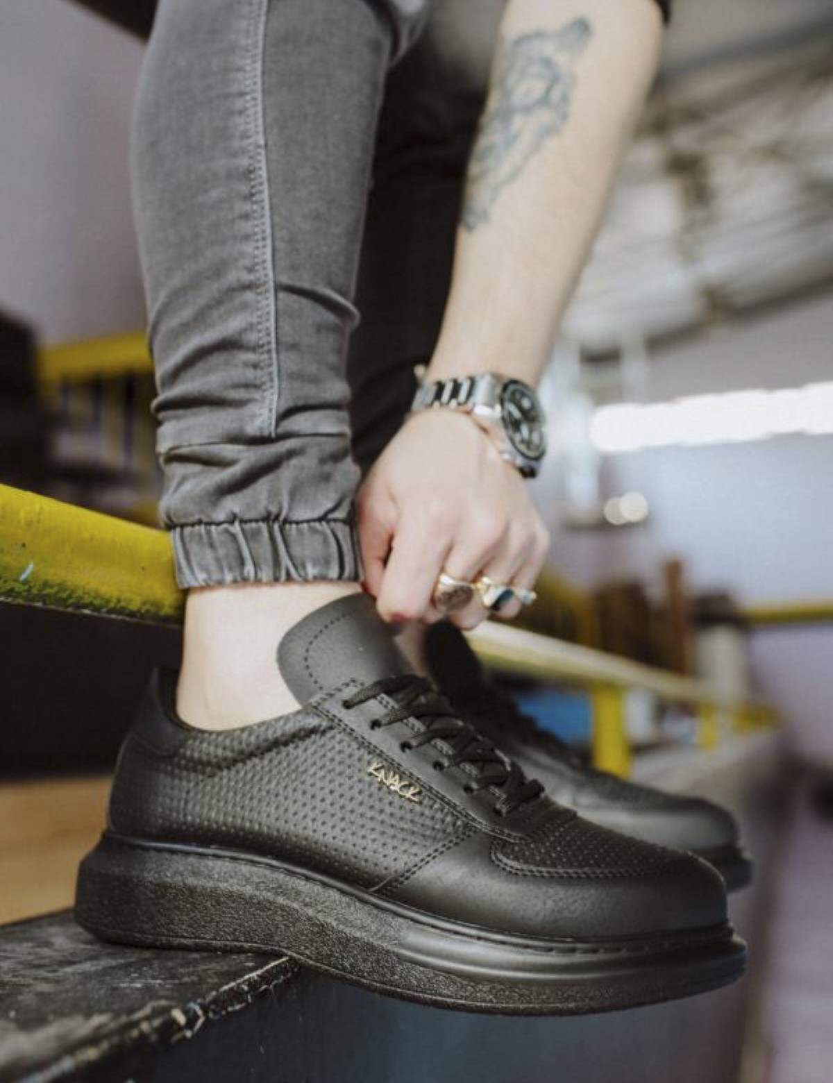 Ανδρικά μαύρα Sneakers δερματίνη ανάγλυφο σχέδιο 0422020BT φωτογραφία